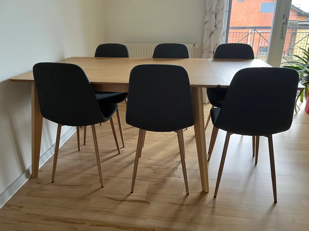 Billede 1 - Spisebord m. 6 stole