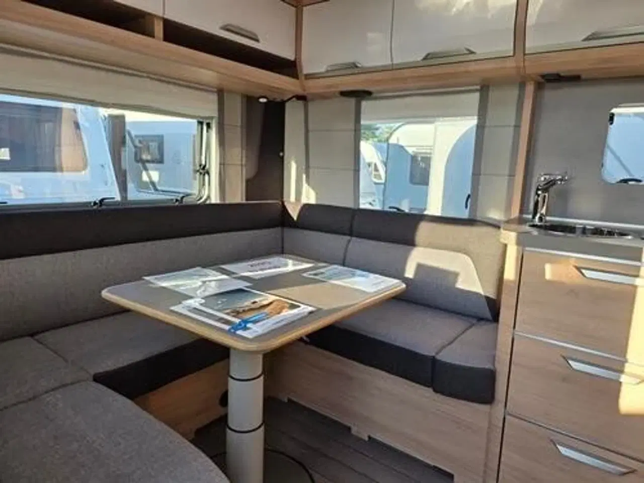 Billede 7 - Knaus Südwind 60 Years 450 FU - EFTERÅRTILBUD - Mover Kr: 1.- Spar 18.698