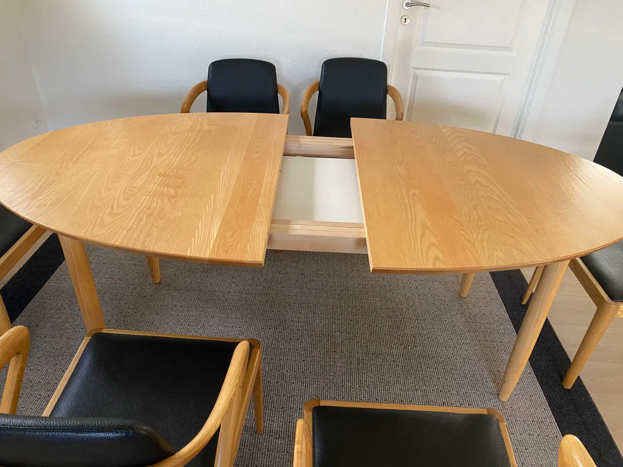 Billede 1 - Dejligt ovalt spisebord 180 cm med udtræk