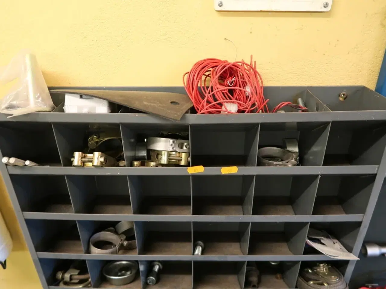 Billede 2 - Sortimentsreol med div. Reservedele