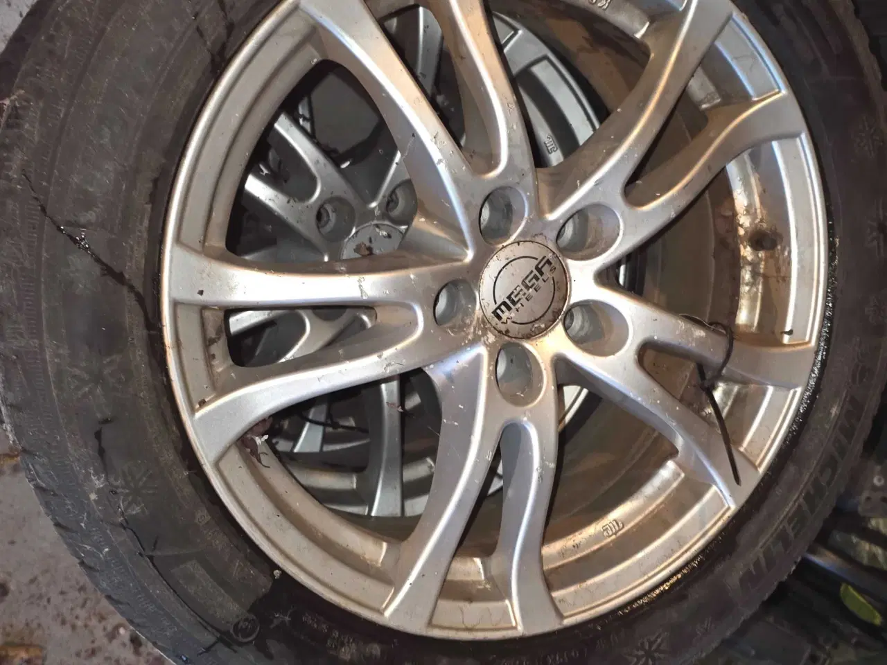 Billede 2 - Alufælge 17" m 215/55R17