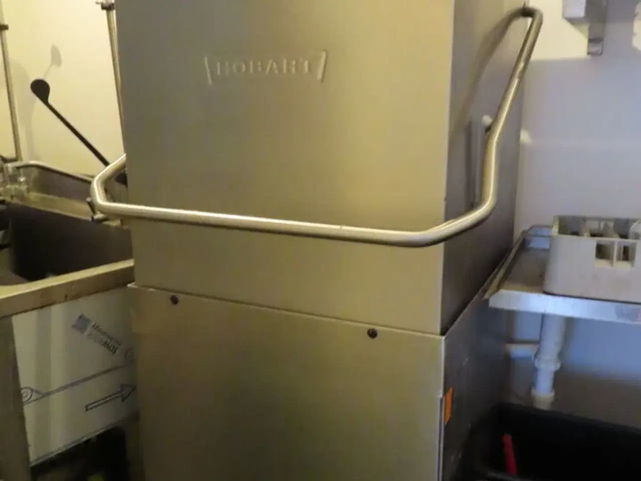 Billede 4 - Industriopvaskemaskine, HOBART AMX-10 inkl. bord og bakker