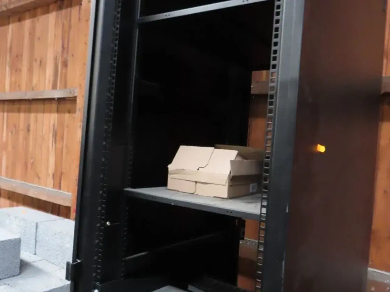 Billede 3 - Serverskab IBM