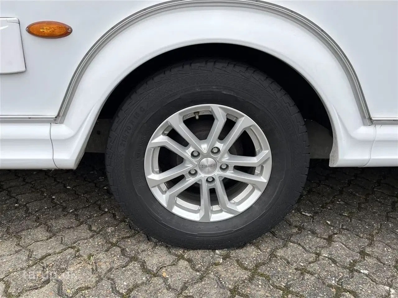 Billede 5 - 2022 - Kabe Estate 600 XL KS   Cykelstativ, Mestic klimaanlæg, rundsiddegruppe, ALDE centralvarme, vandbåren gulvvarme, stort køle/ frys, alufælge, glatte sider, fransk dobbeltseng