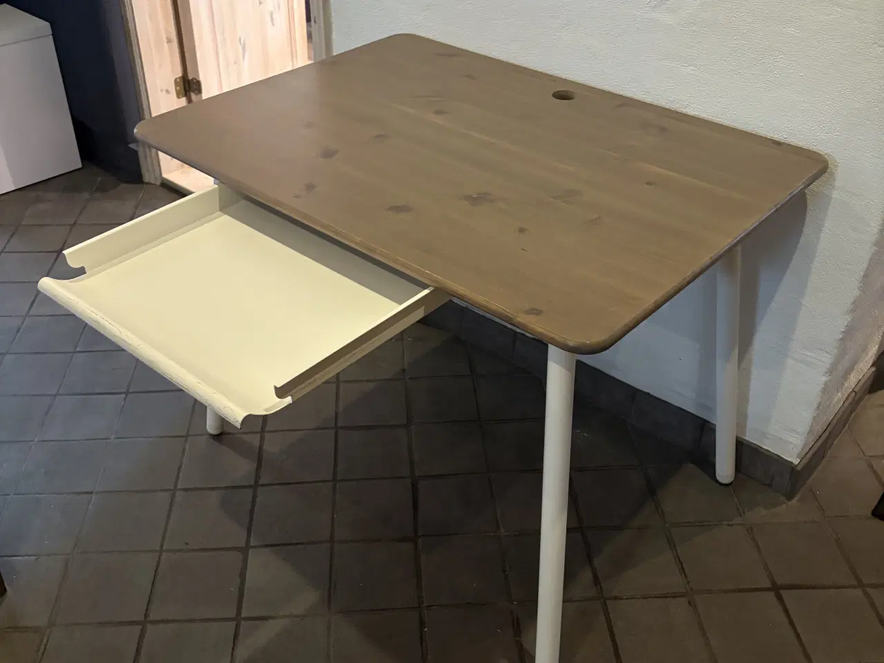 Billede 2 - Flexa Skrivebord m/justering i højden