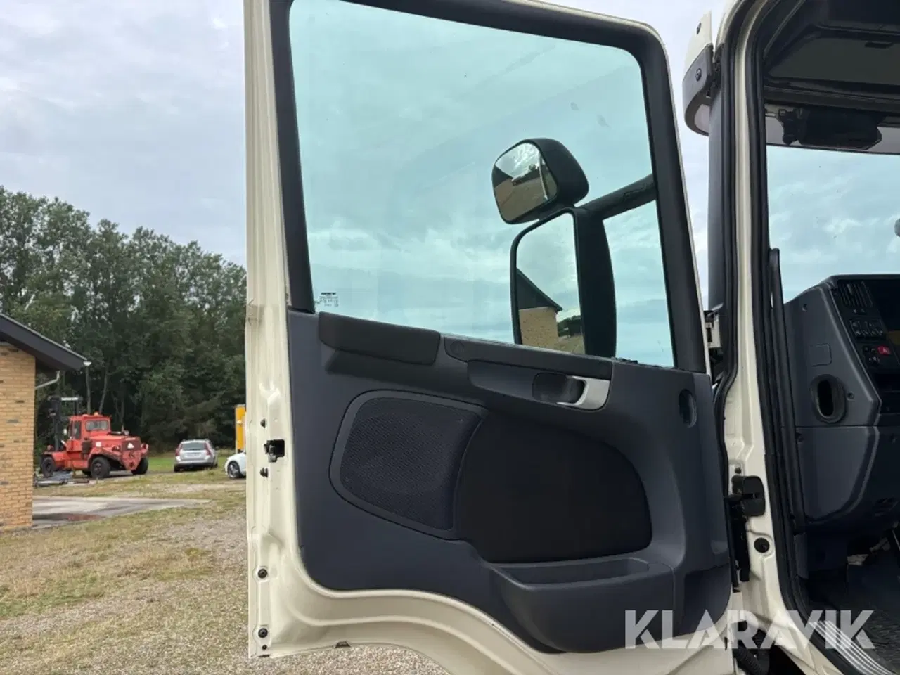 Billede 10 - Lastbil Scania P 320 med veksellad og kasse