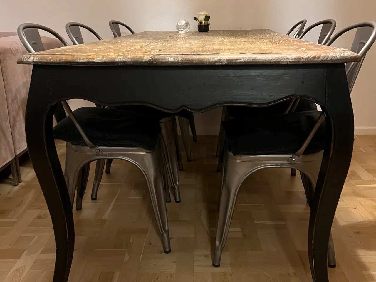 Billede 2 - Solidt og flot træbord