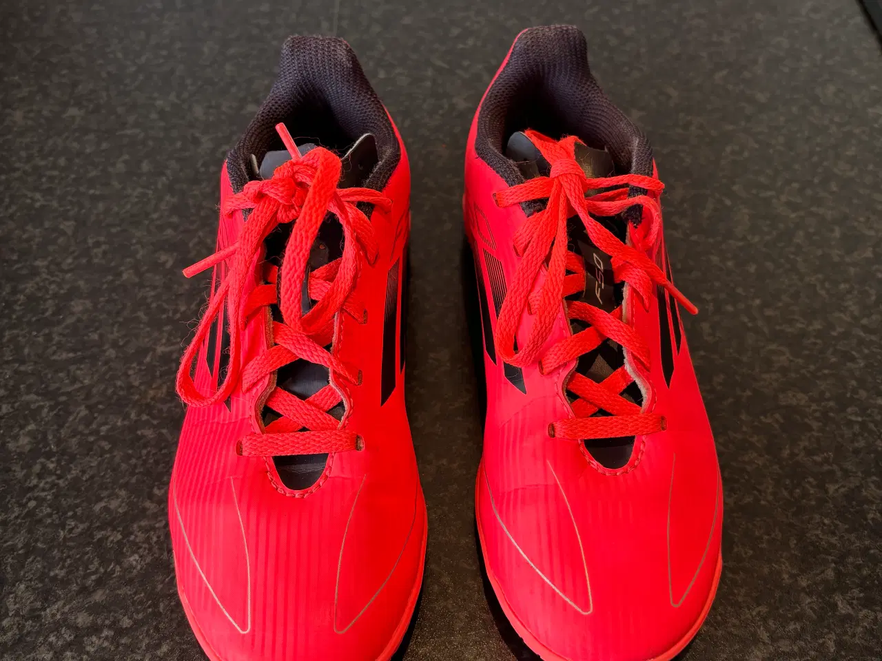 Billede 3 - Adidas F50 indendørssko - str. 33