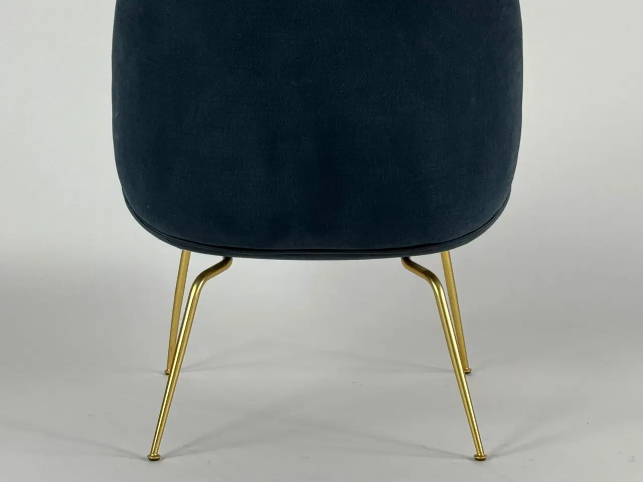 Billede 5 - GUBI Beetle Loungestol – Sort/Messing