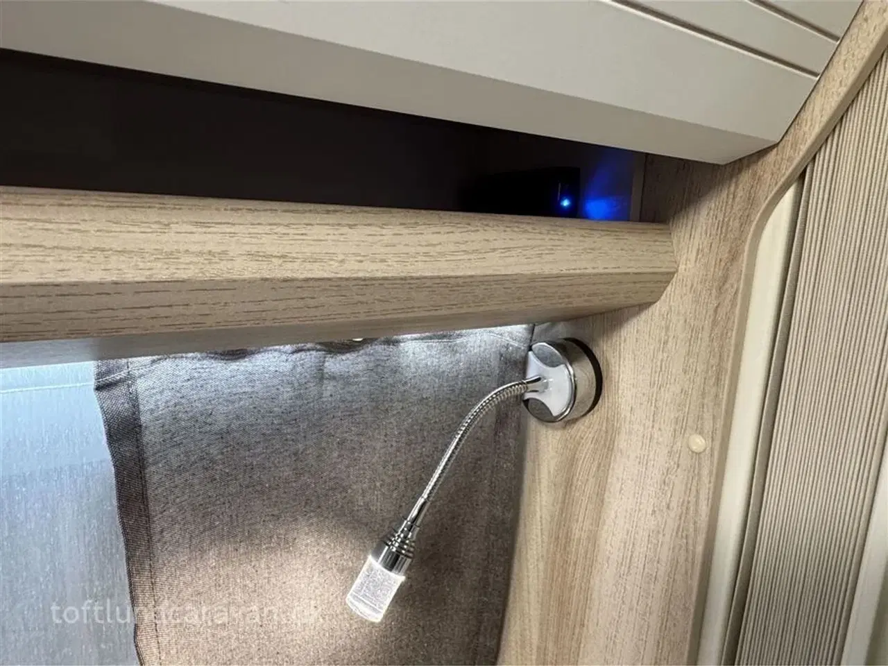 Billede 18 - 2026 - Hobby De Luxe 460 SL   TILBUD 2026 DK-Line med masser af udstyr INKL. i prisen. Enkeltsenge samt endekøkken og stort badeværelse. LAV VÆGT.