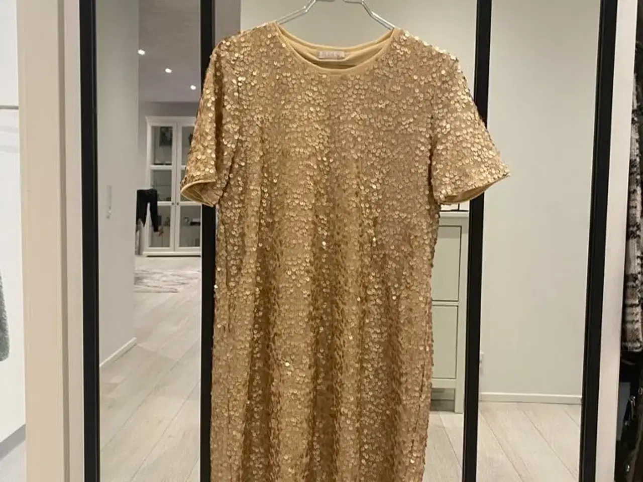 Billede 1 - Guld kjole