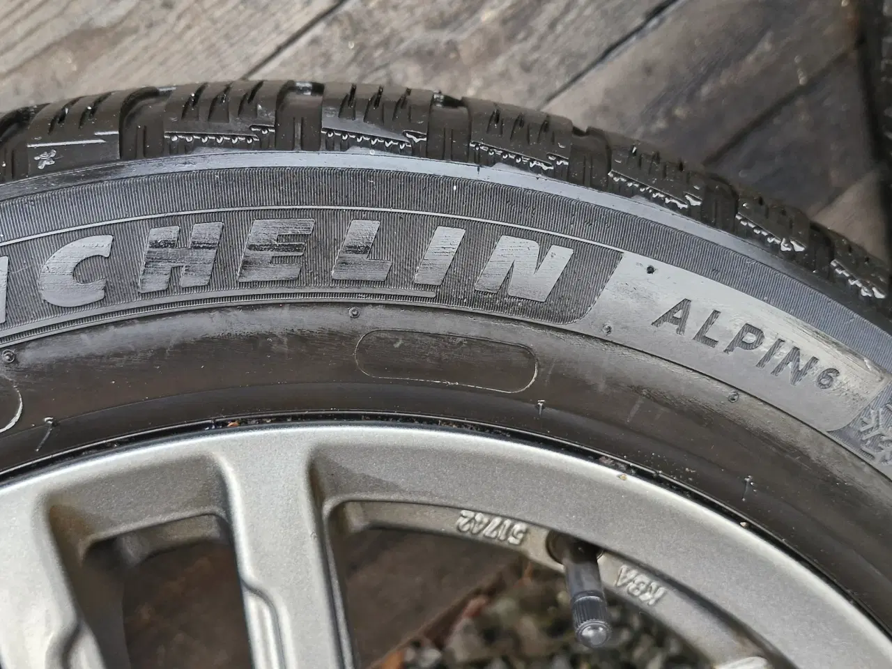 Billede 6 - Dezent 16" fælge med Michelin Alpine dæk