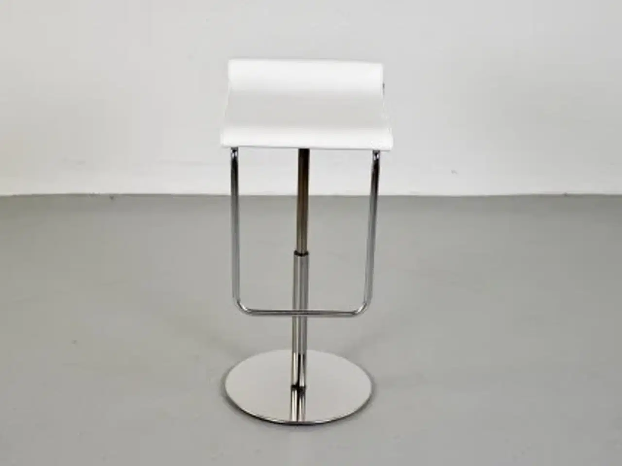 Billede 1 - Corinto barstol med hvidt kunstlæder