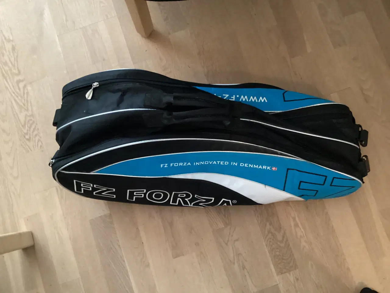 Billede 3 - Fin stor FORZA tennis-/badmintontaske