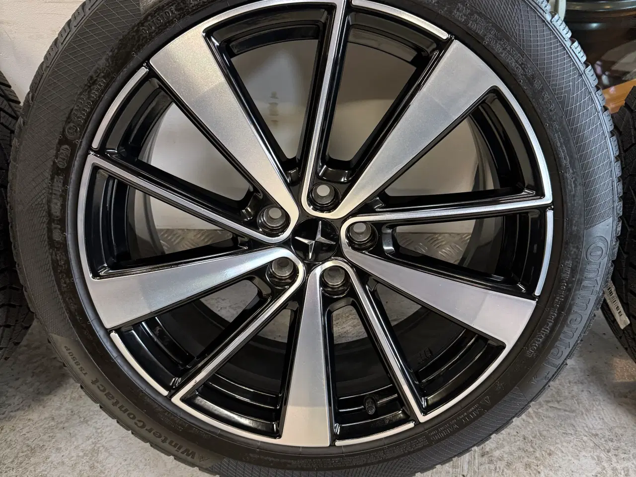 Billede 4 - Originale 19” polestar 2 fælge med vinterdæk