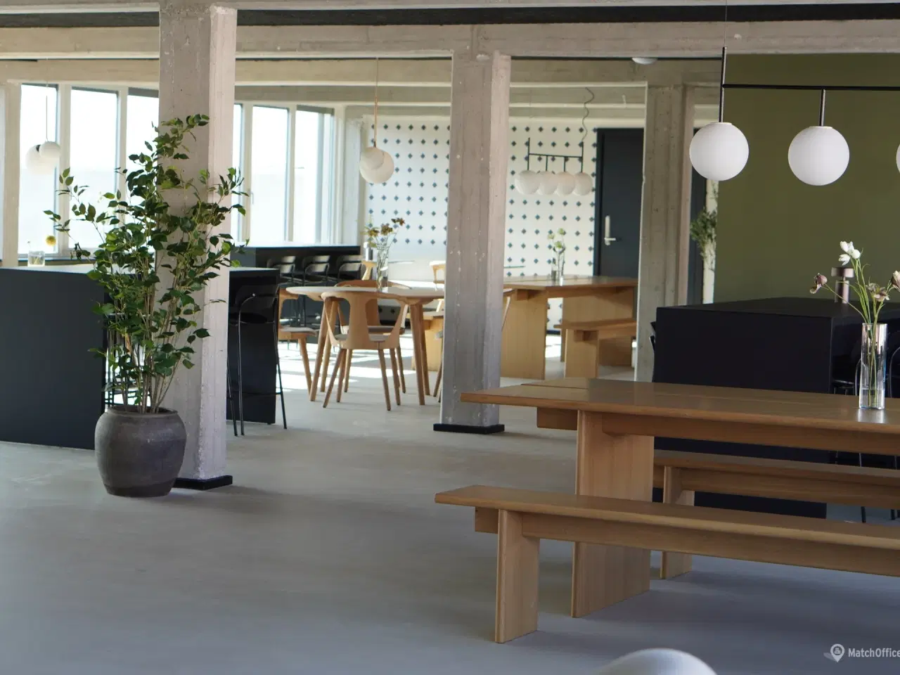 Billede 13 - Et lejemål med åbne rum der oser af skråsikker attitude og selvsikkerhed