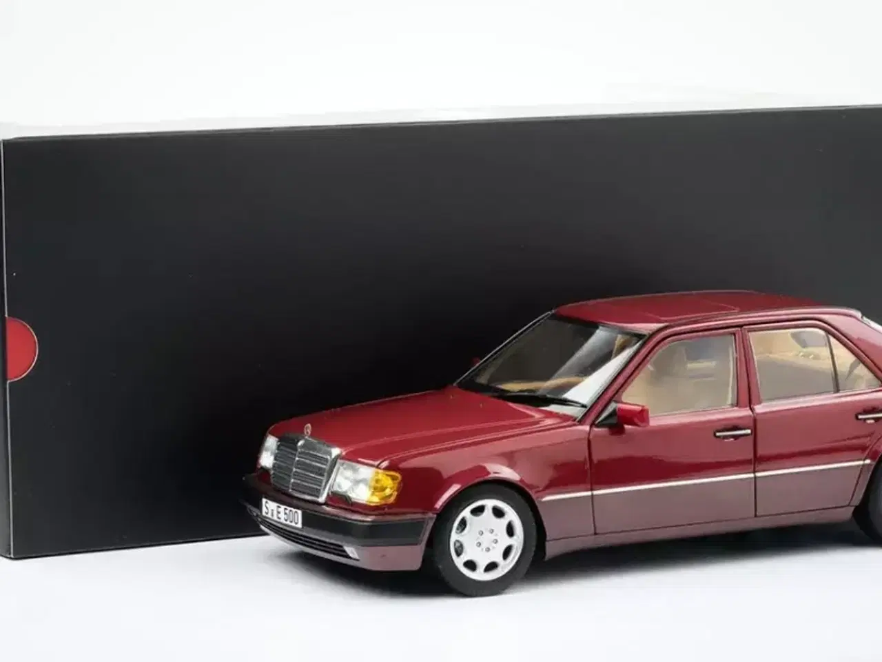 Billede 1 - 1:18 Mercedes 500E W124