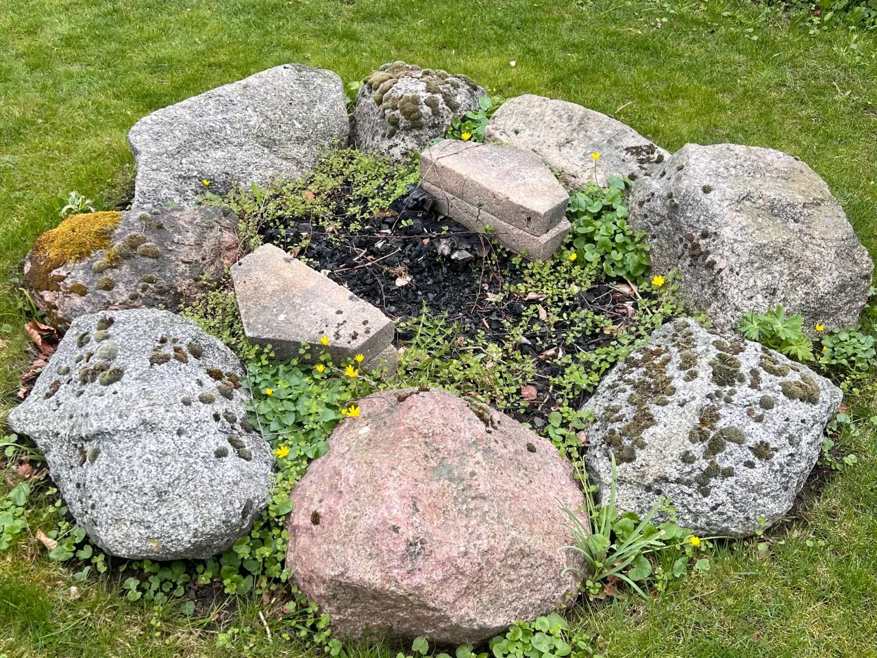 Billede 1 - Sten til bålsted kan afhentes gratis