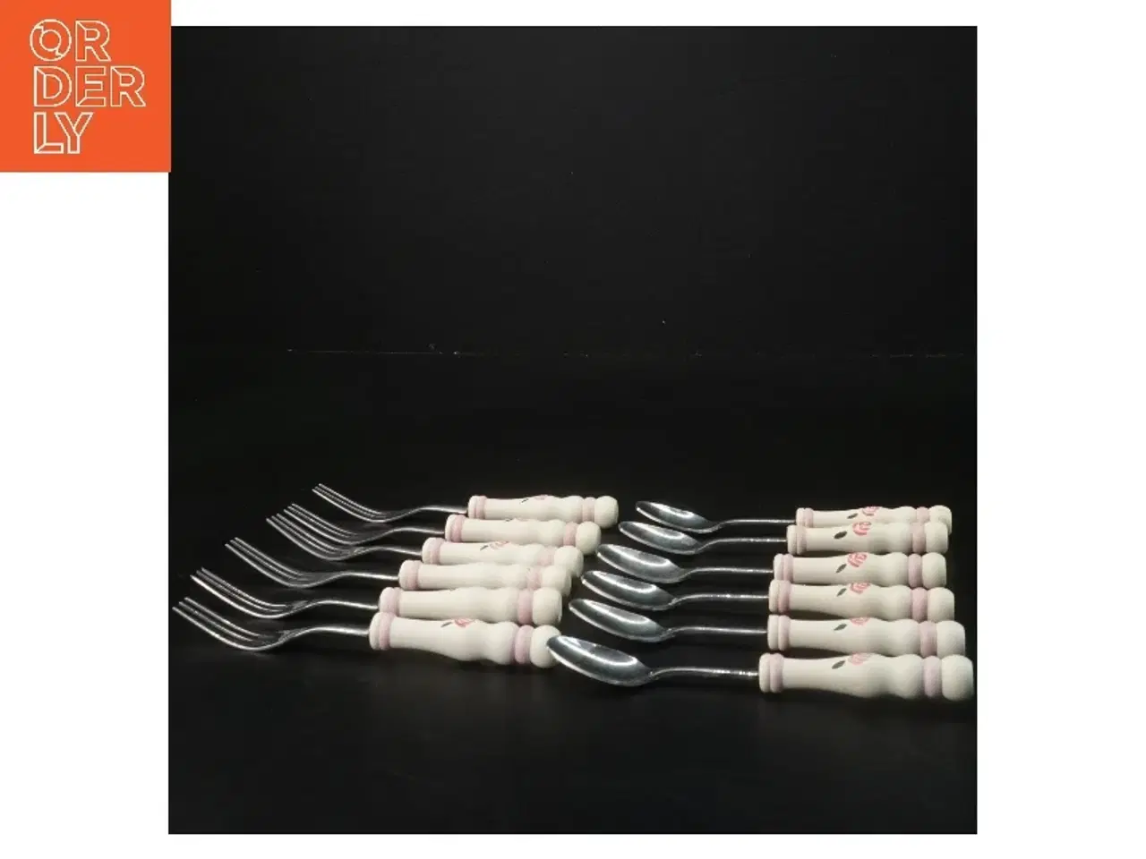 Billede 2 - Sæt med gafler og skeer med rose motiv (str. 14x2 cm)