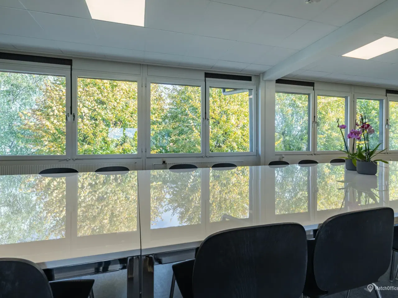 Billede 10 - Kontorhotel med gode fælles faciliteter på Tørringvej 7. 2610 Rødovre. Egne aflukkede kontorer med udsyn til fællesområder.