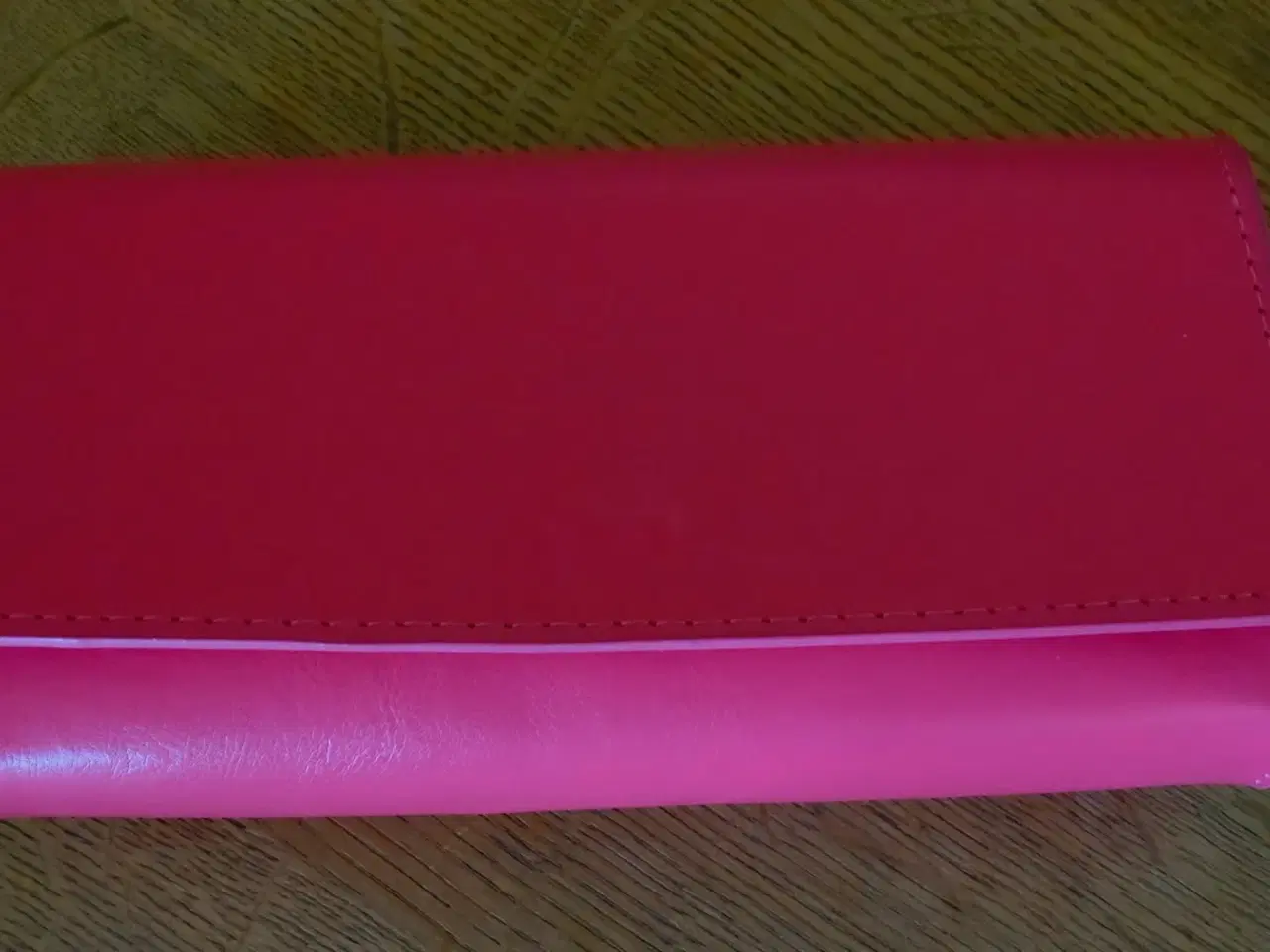 Billede 1 - PINK CLUTCH - lille  og meget RETRO