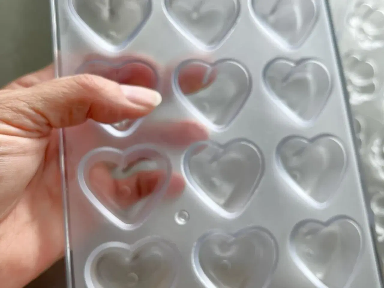 Billede 4 - 3 chokoladeforme i polycarbonat, hjerter og blomst