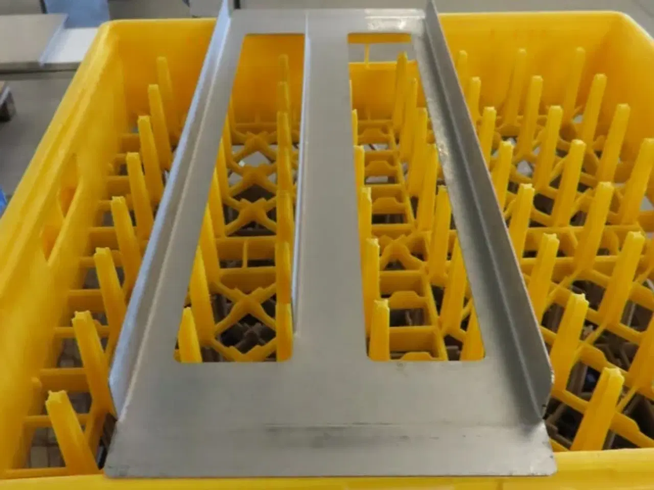 Billede 2 - Opvaskebakker samt bestikbakker