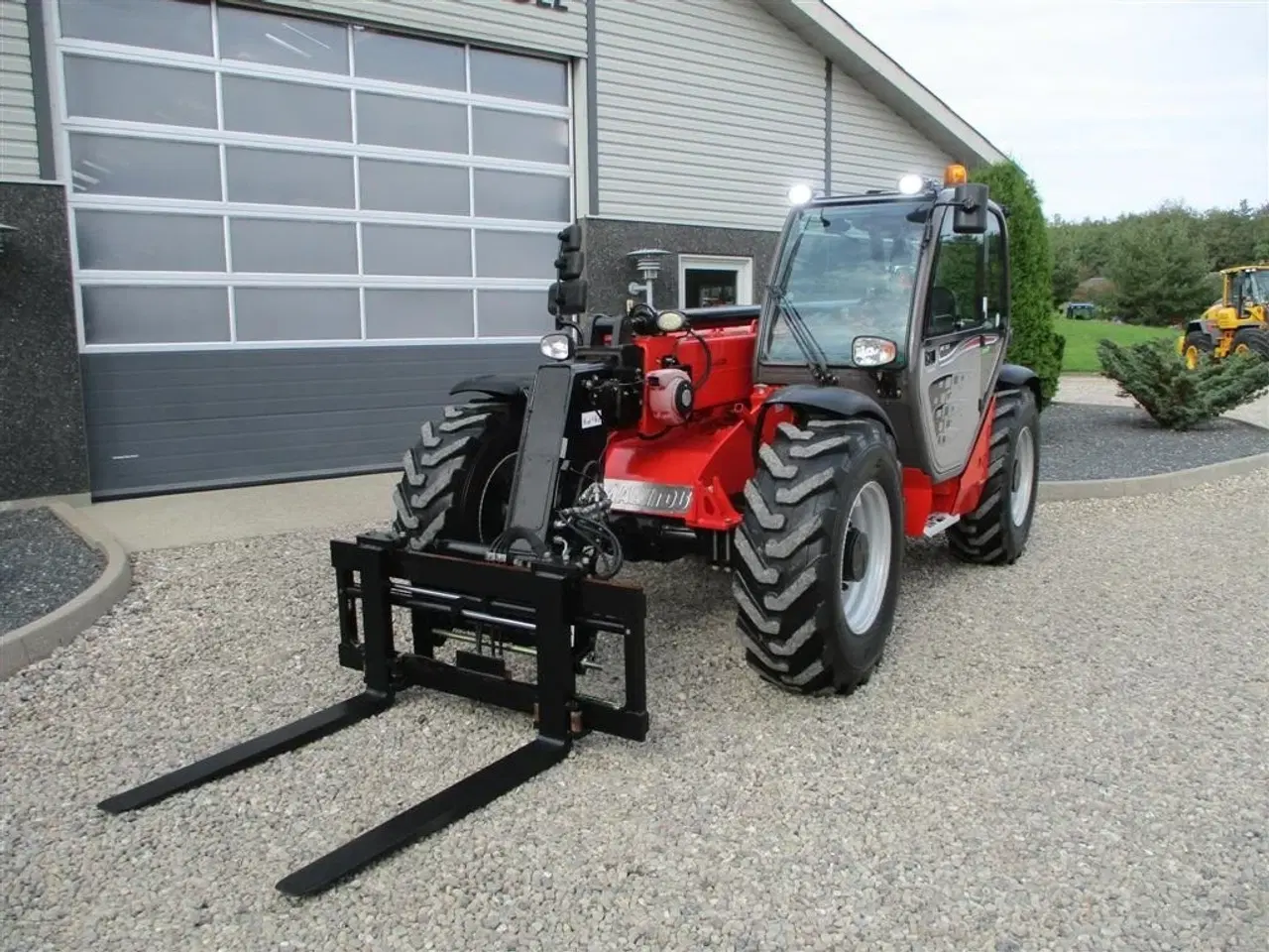 Billede 7 - Manitou MT932 Comfort Dansk maskine, med hydrauliske pallegafler.