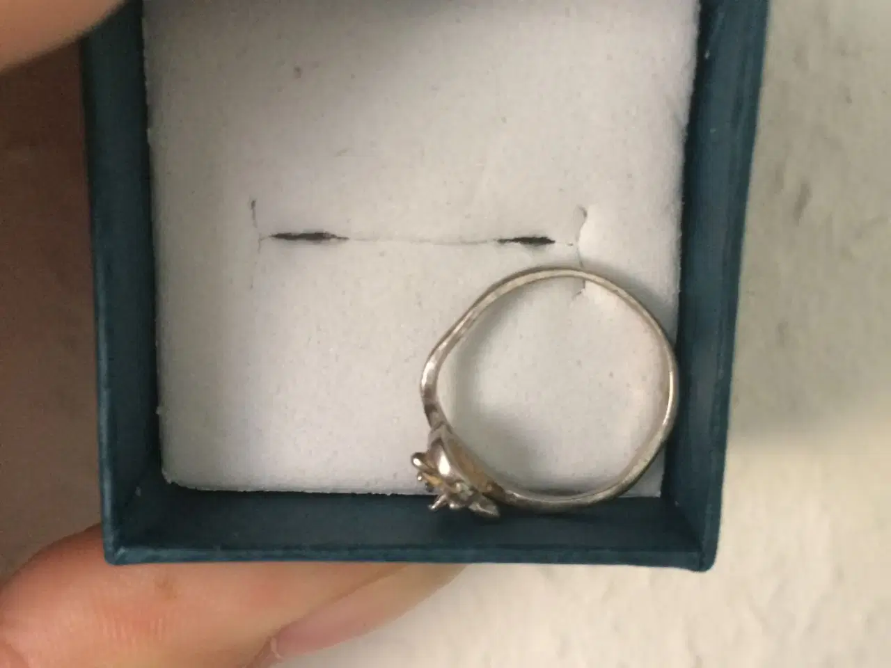 Billede 2 - Sølv ring med blomst