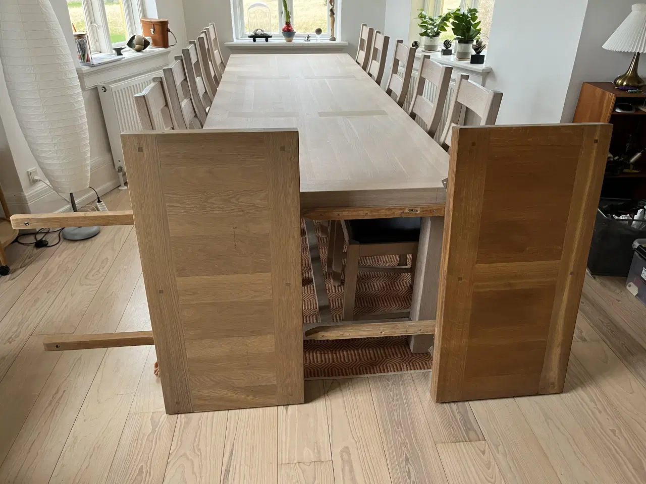 Billede 4 - Egetræs spisebord med stole