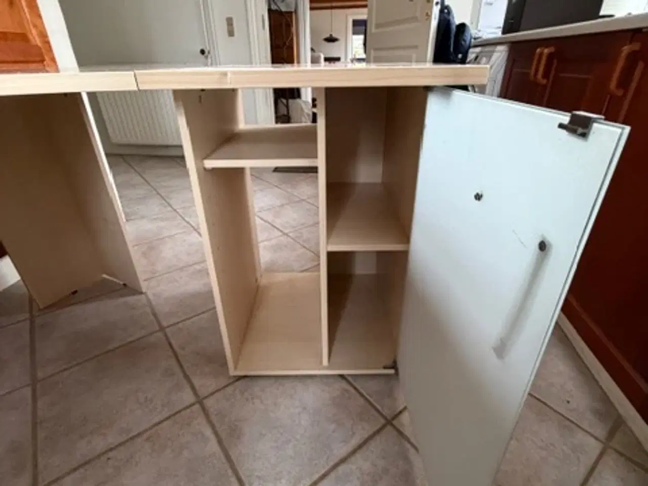 Billede 3 - Hjørneskrivebord med skabe