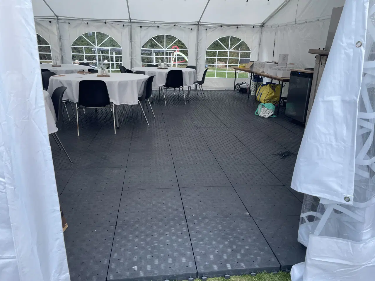 Billede 3 - Udlejning af gulv til partytelt