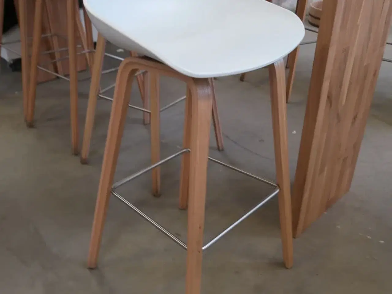 Billede 3 - Højbord med 3 barstole