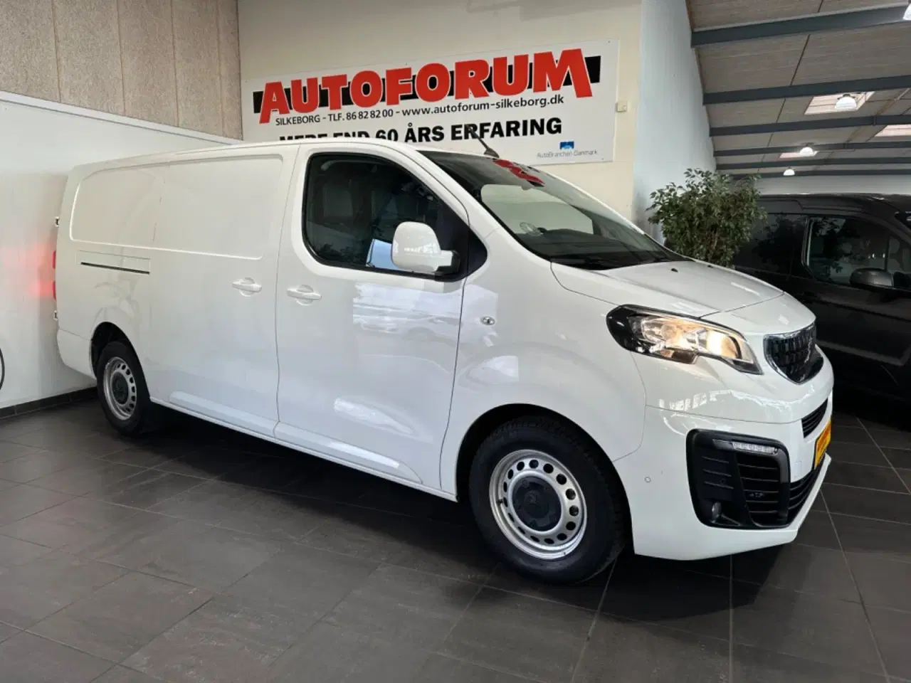 Billede 1 - Peugeot Expert 2,0 BlueHDi 120 L3 Premium Van