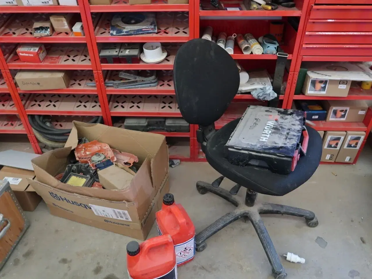 Billede 4 - Reolsystem med div. Varelager og værktøj