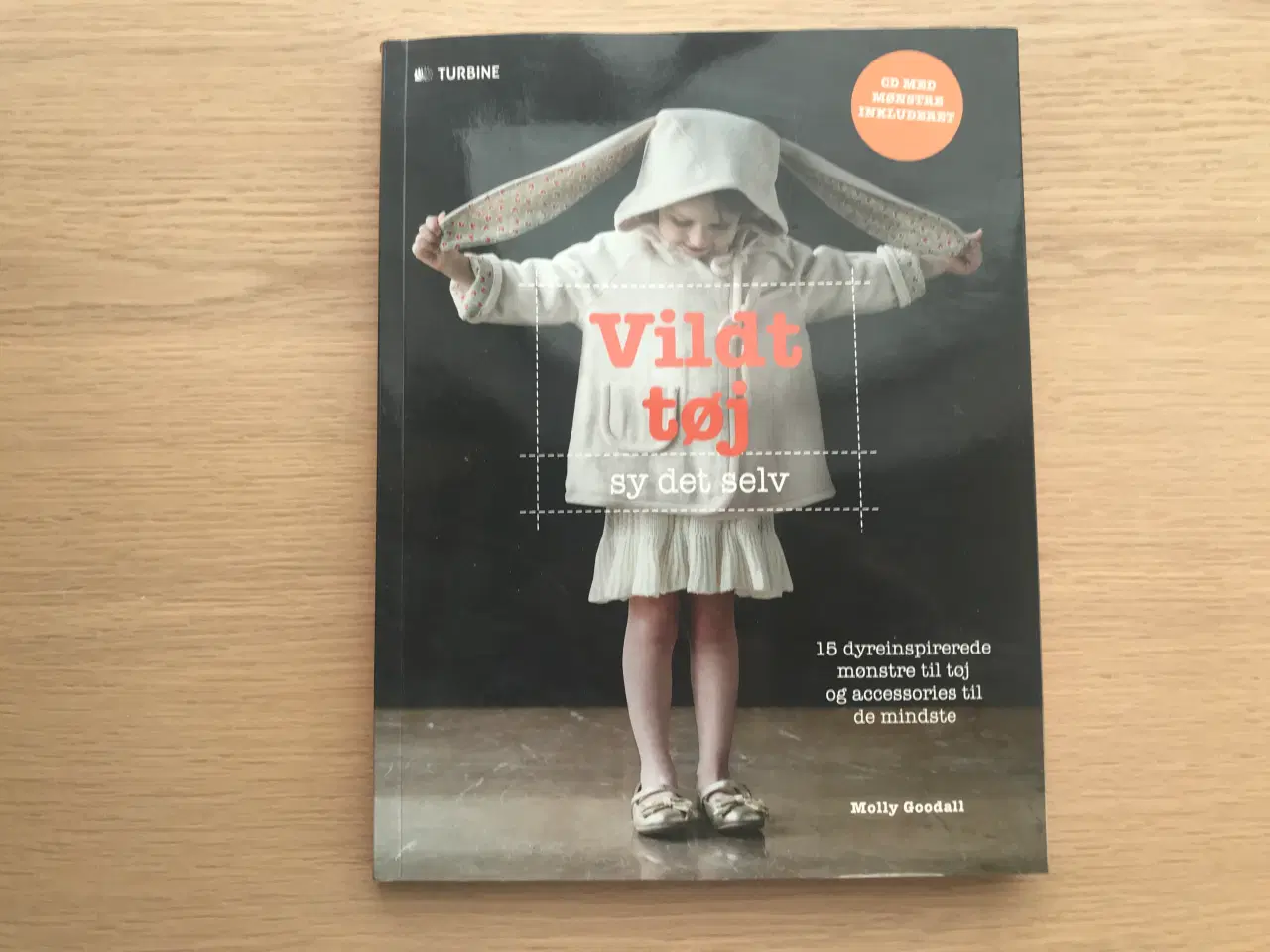 Billede 1 - Vildt tøj - sy det selv  af Molly Goodall