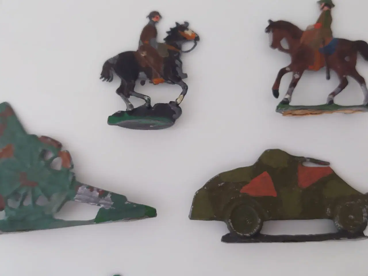 Billede 2 - 92 stk miniature tinfigurer af soldater, biler mm.