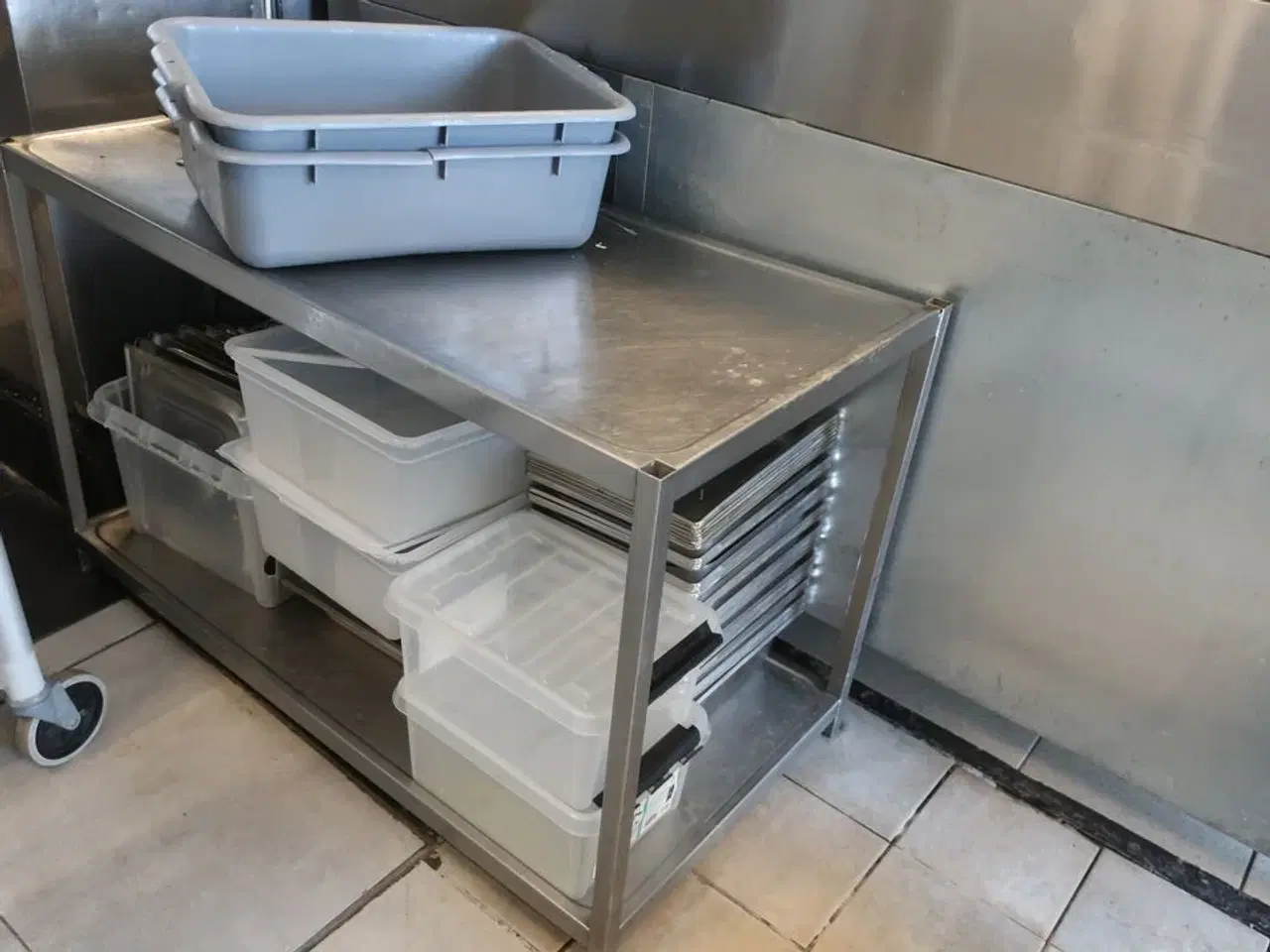 Billede 1 - Stålbord med kantiner