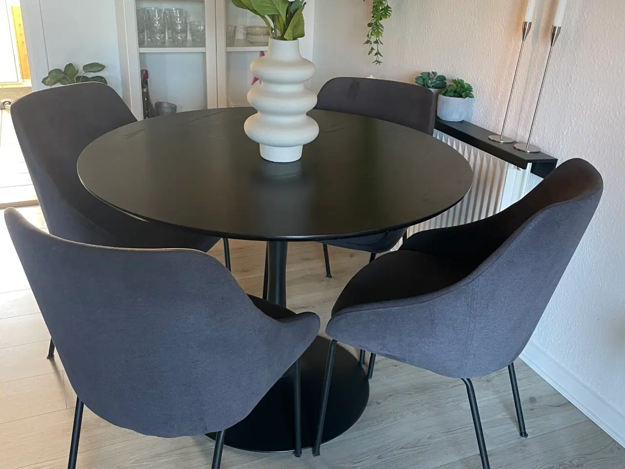 Billede 4 - Spisebordssæt med 4 stole
