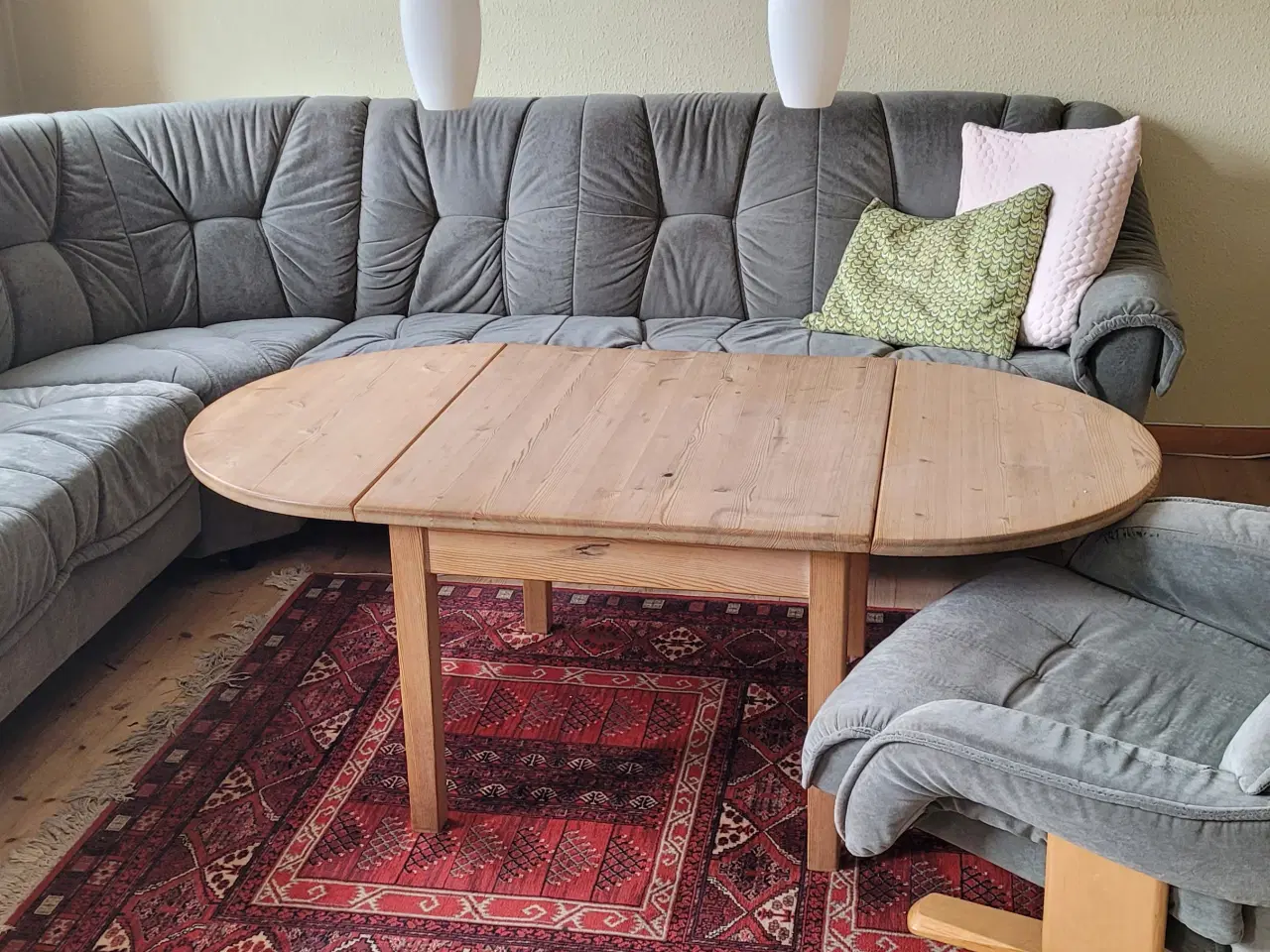 Billede 1 - Hjørnesofa med sofabord og stol