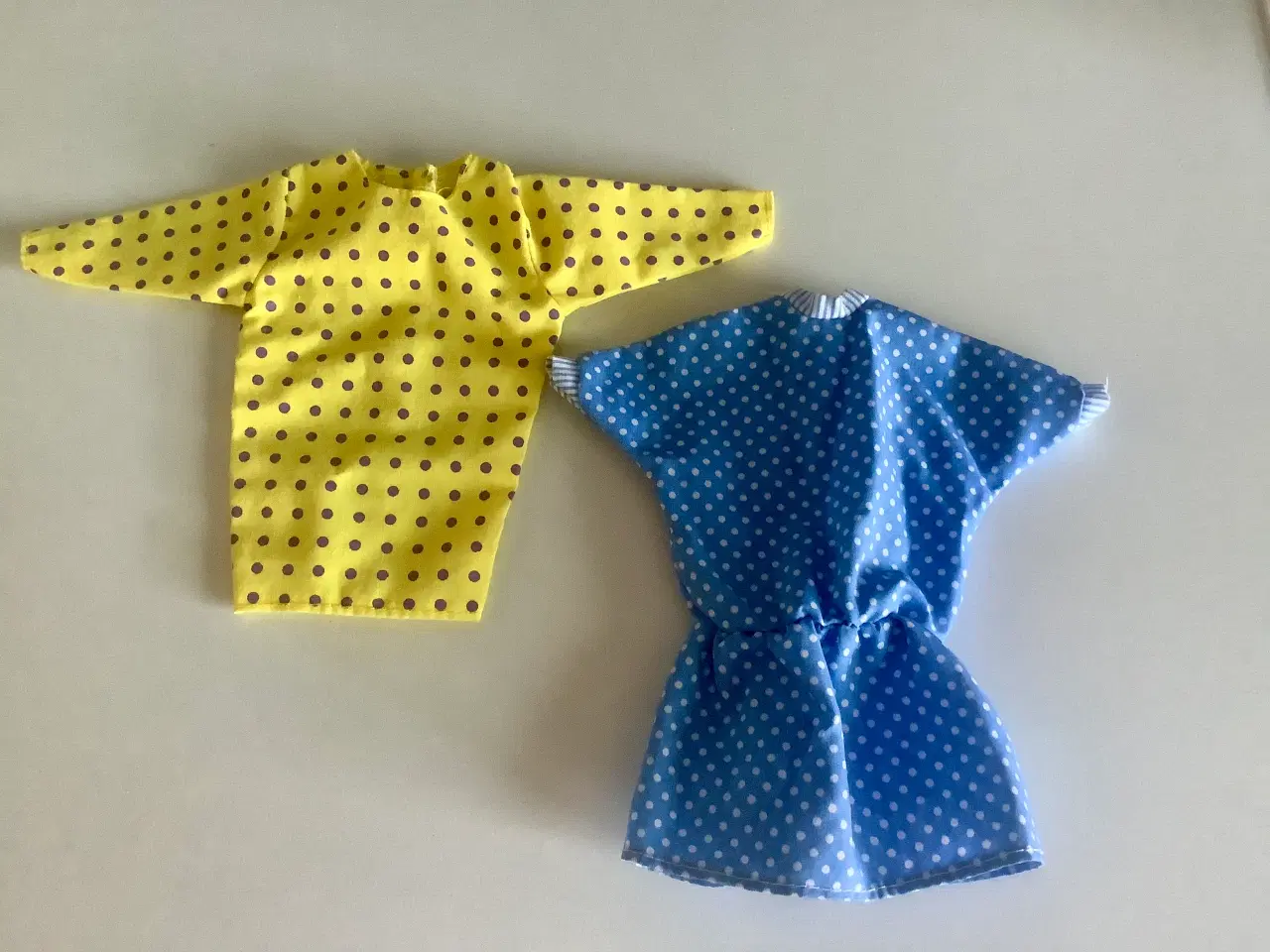 Billede 1 - Kjoler til gravid Barbie og lignende dukker.