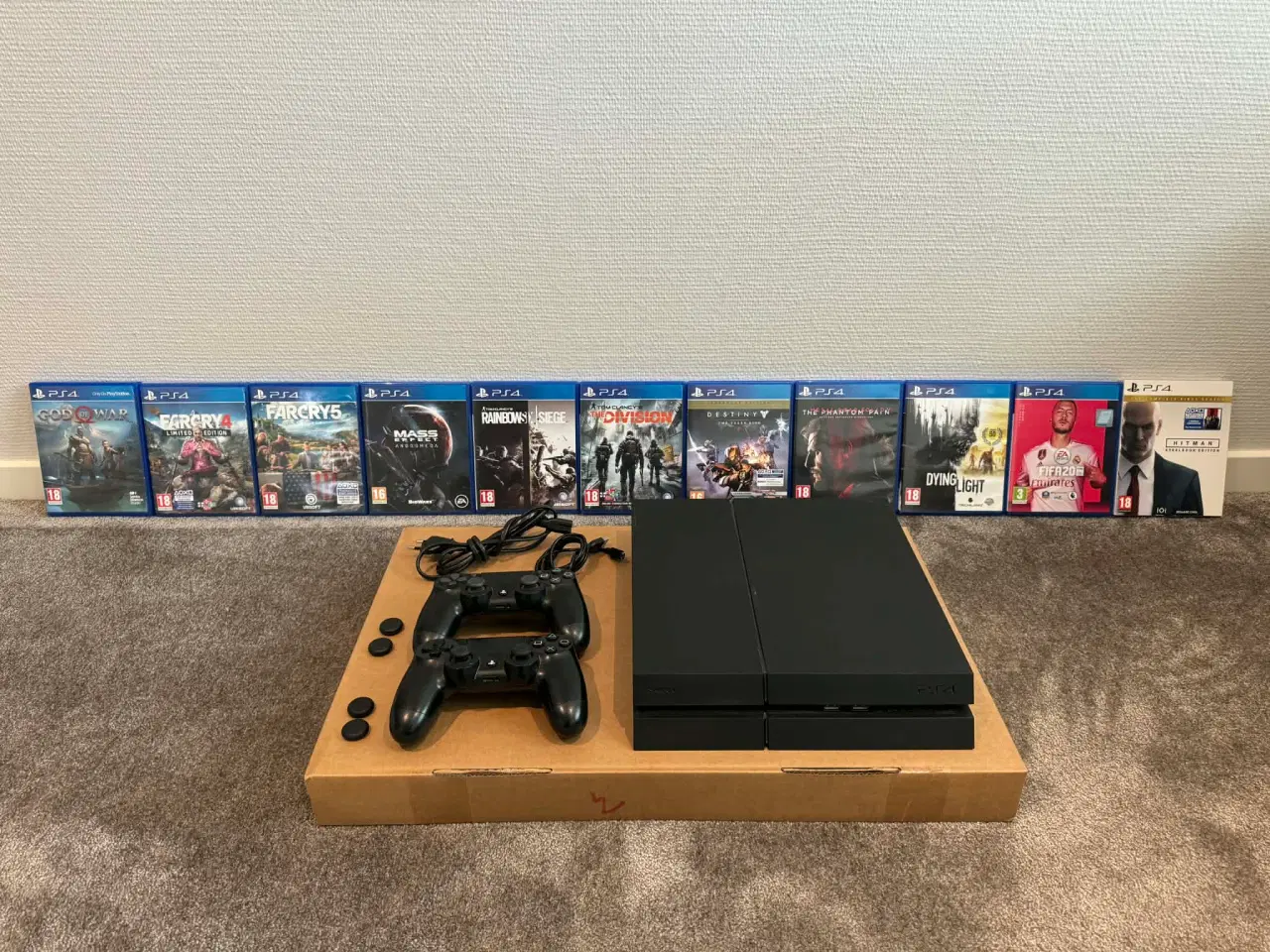 Billede 1 - PÆN PS4 500gb - 2x controller - 11 spil (billig)