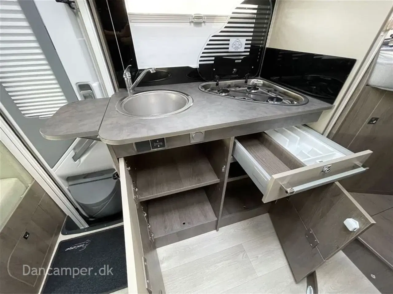 Billede 16 - 2019 - Chausson Titanium 767    Enkeltsenge, lounge-indretning, 170Hk Ford, AUT - Lihium Super B bodelsbatteri, Solceller, Michelin helårsdæk.