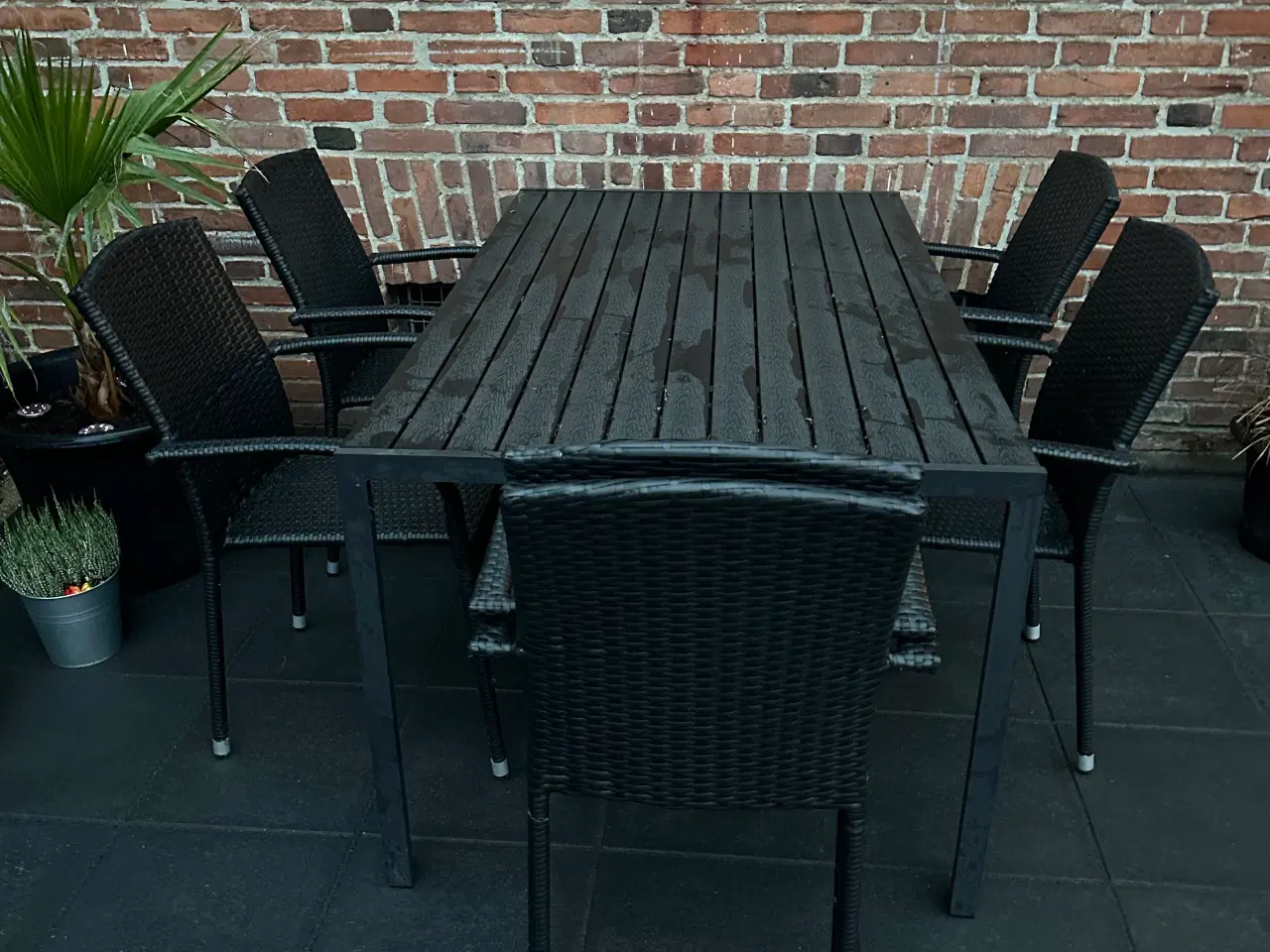 Billede 4 - 6 Havestole i sort/koksgrå polyrattan flet.