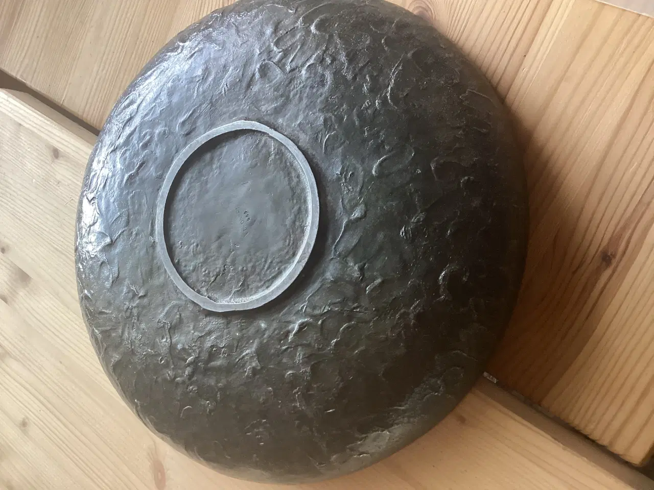 Billede 2 - Rundt gammelt bronzet fad, 28cm i diameter