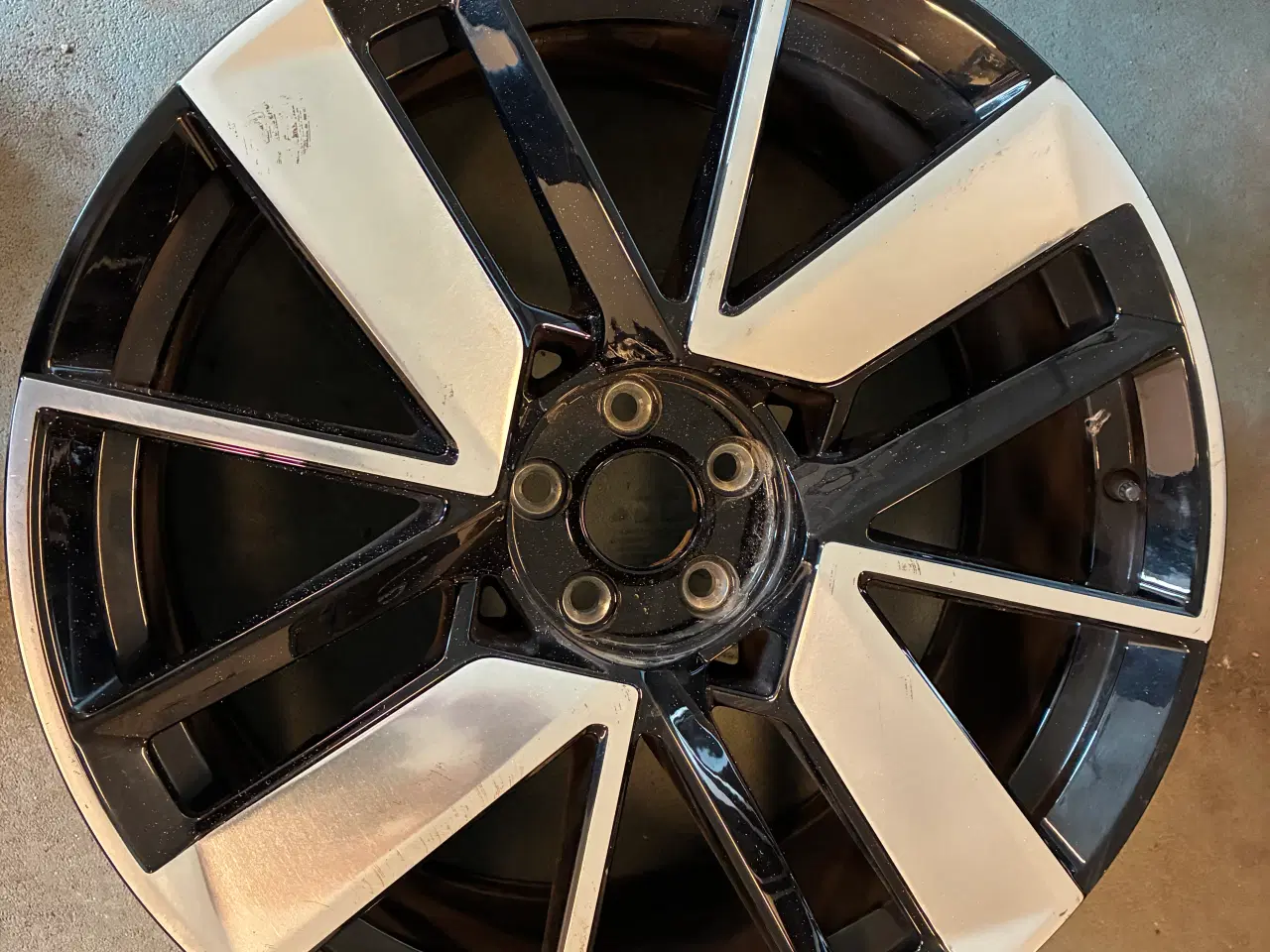 Billede 2 - Originale alufælge til Polestar 4