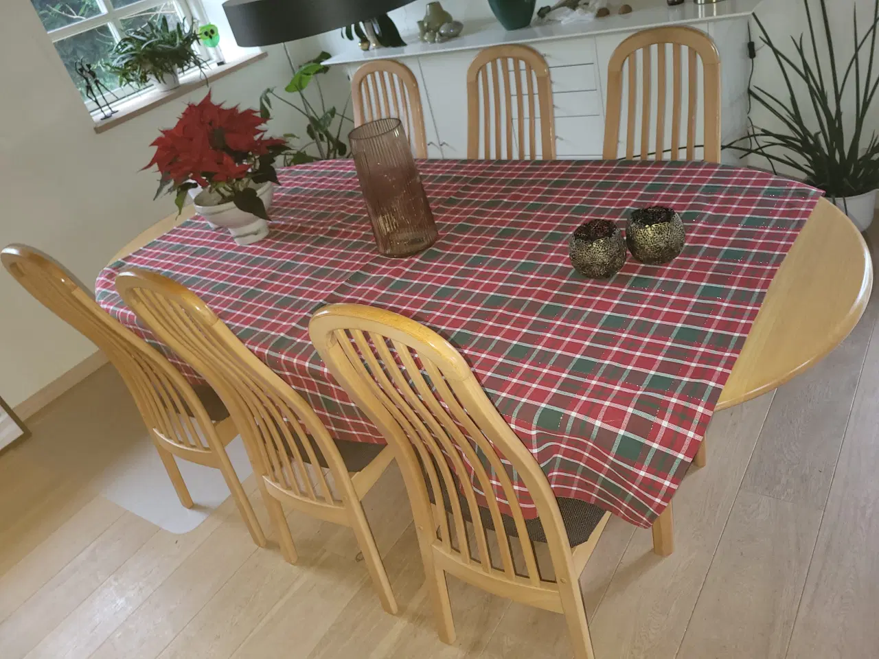 Billede 1 - Velhold Skovby spisebord m. 6 stole