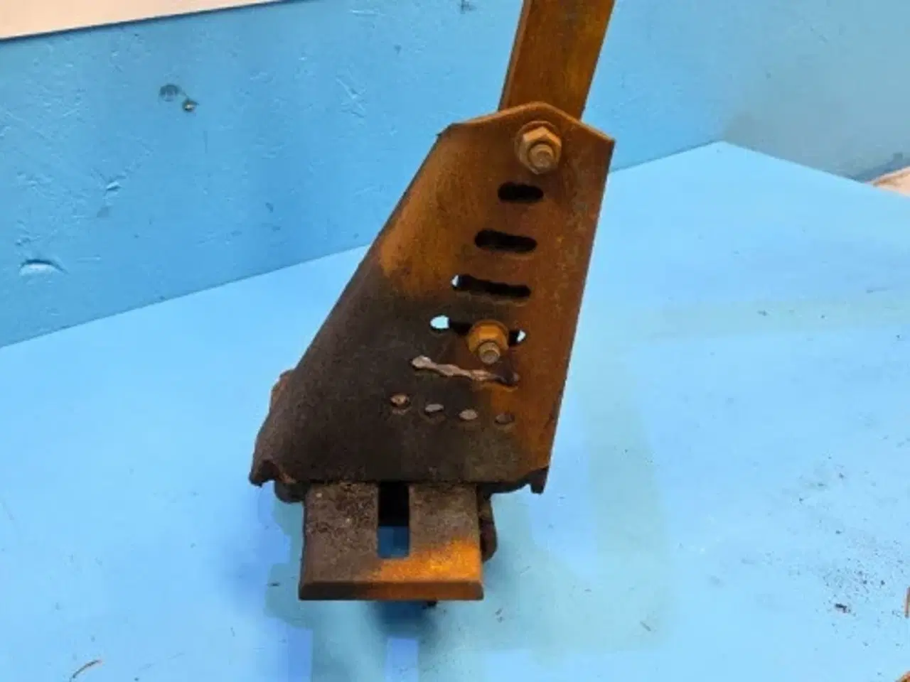 Billede 17 - Case Maxxum 150 Hjulskærm Beslag R.  47802224