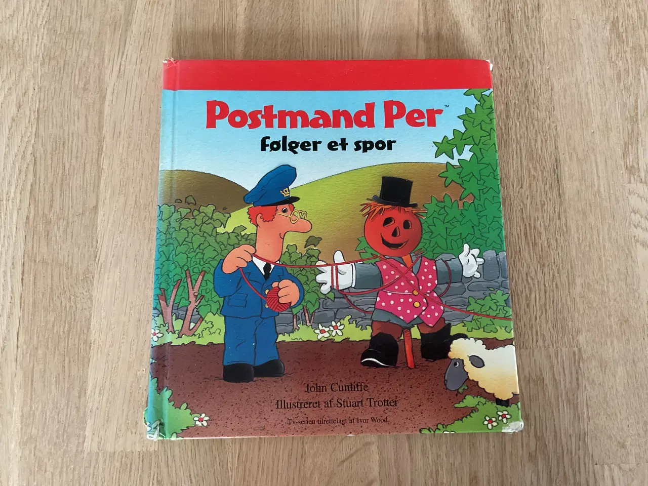 Billede 1 - Postmand Per følger et spor
