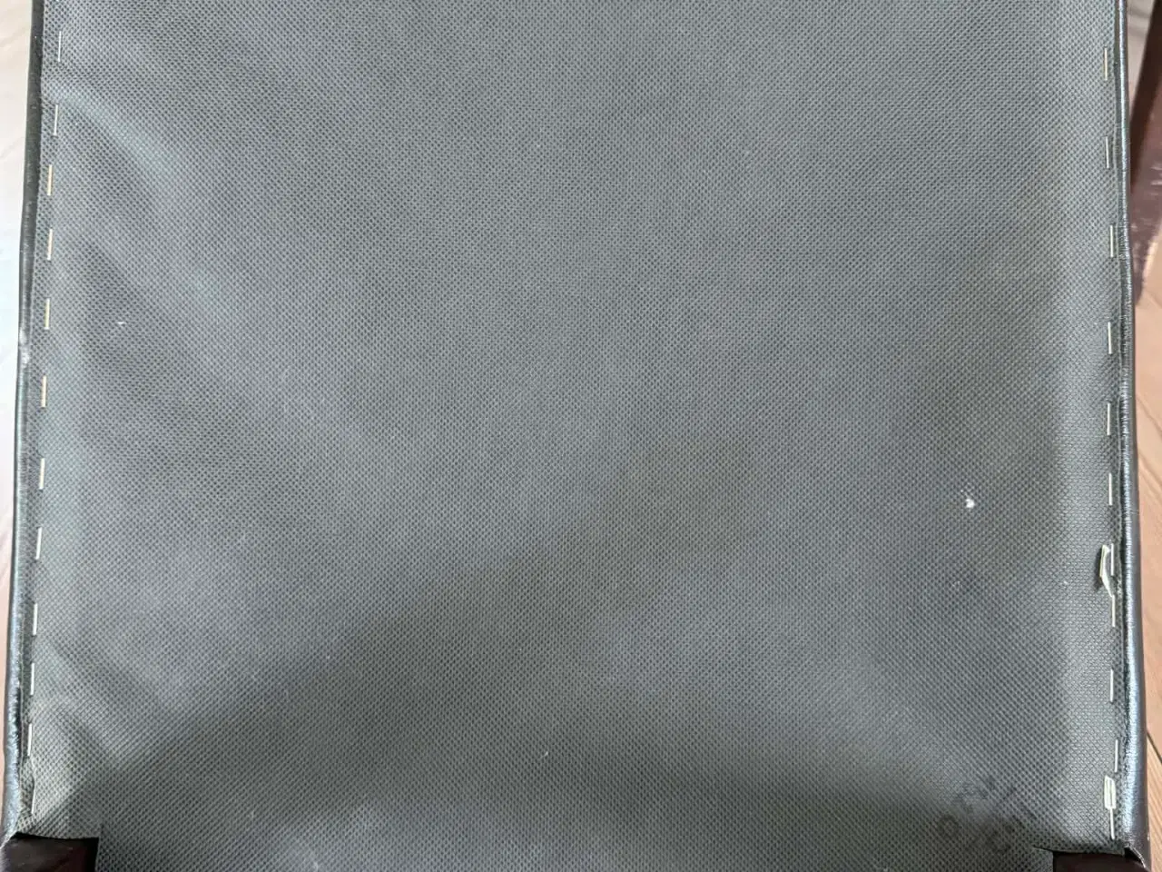 Billede 4 - Spisebordsstole i mørke brun læderlook